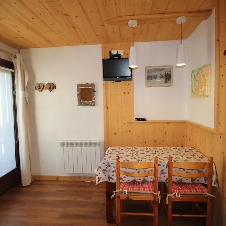 Appartement Joli Cosy à Champagny, Proche Centre, Terrasse, 4 Pers., Accès Rapide Commerces/télécabine - Fr-1-464-196